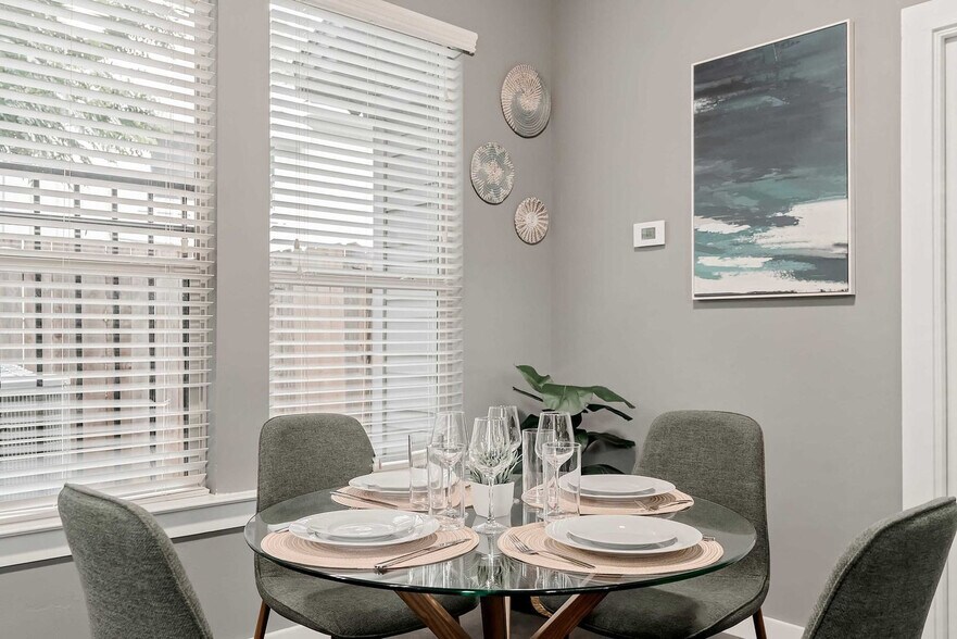 Building Photo - 2002 Rosewood Ave