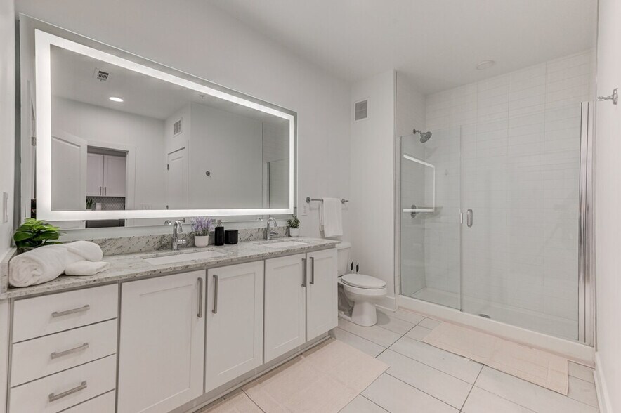 Building Photo - 308 Gibson St SE