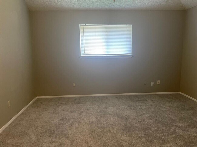 Building Photo - 2222 Millstone Dr