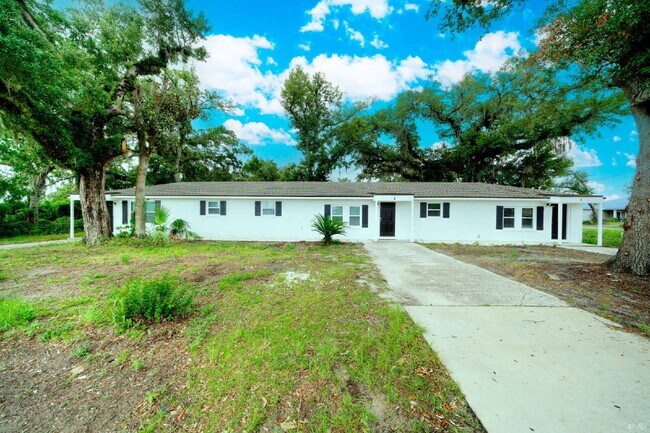 Building Photo - FRESHLY RENOVATED 2 Bed apartment in Lynn ...