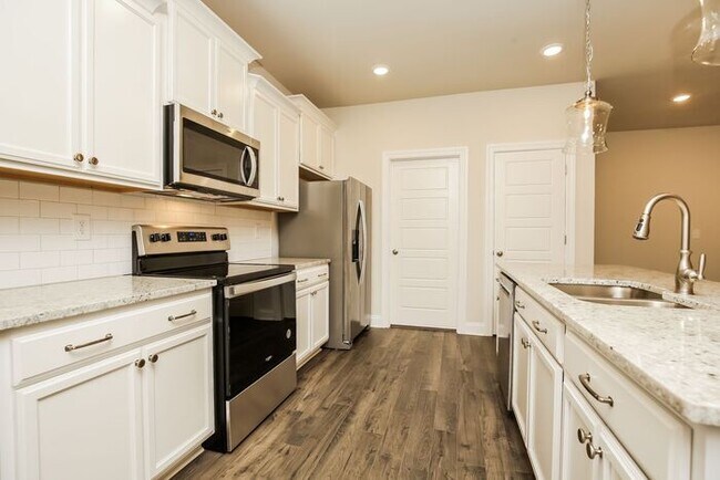 Building Photo - 2512 Elmcroft Ave