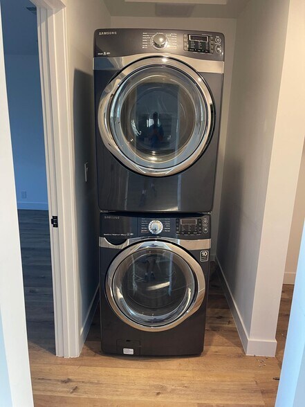 Building Photo - 7051 Garden Grove Ave