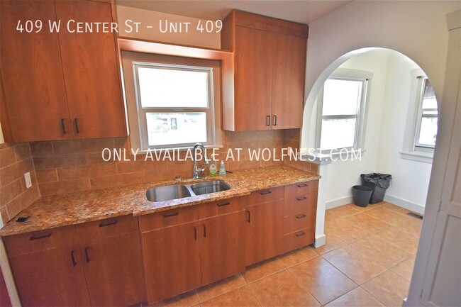 Building Photo - Beautiful 2 Bed Midvale Upstairs Unit! No ...