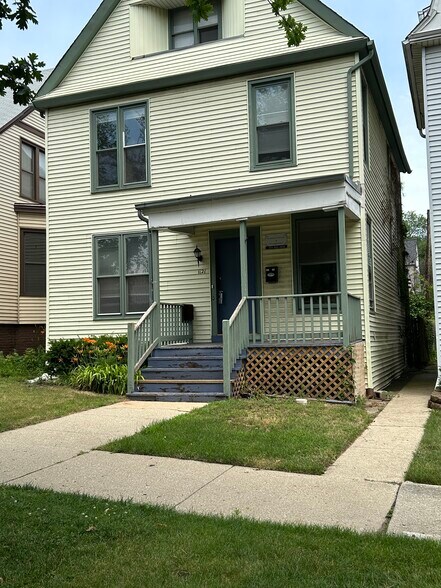 Building Photo - 1121 Garnett Pl