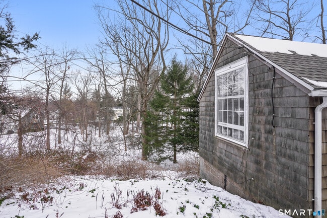 Building Photo - 69 Sylvan Rd N