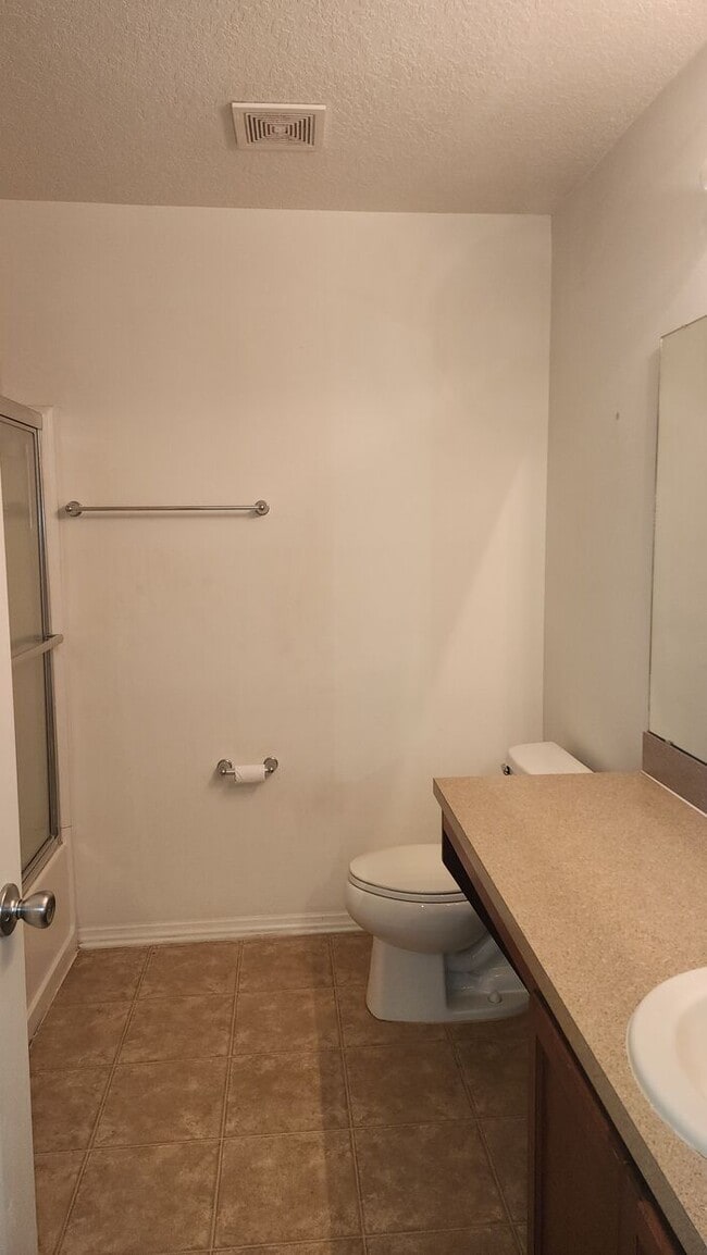 Building Photo - Great 2 Bedroom 1.5 Bath Townhome in Tuscany Village East of SR 16