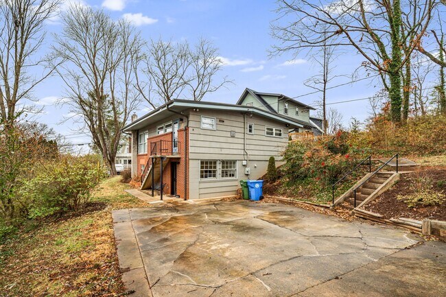 Building Photo - Longview Road