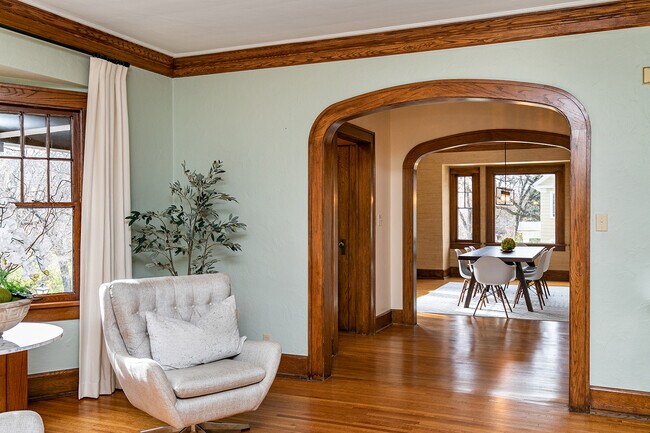 Living Room - 5505 Waterbury Rd