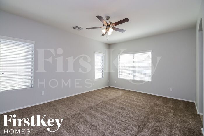 Building Photo - 797 W Vineyard Plains Dr