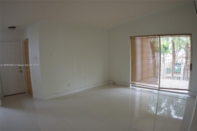 Building Photo - 10630 SW 157th Ct