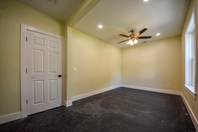 Building Photo - 92 High St