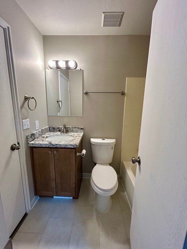 Building Photo - Remodeled 3 Bed, 2 Bath Home in West Jordan — Available Now