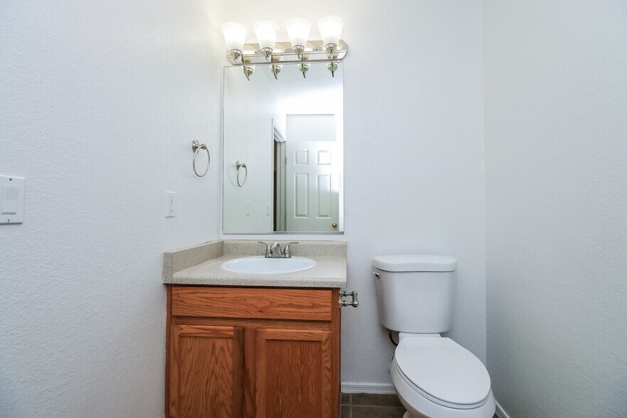 Building Photo - 3277 S Chaparral Rd