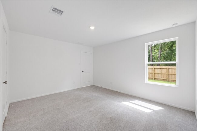 Building Photo - 915 Songbird Ln