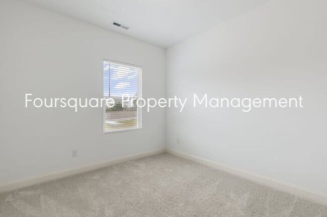 Building Photo - Spacious Townhome with Entry-Level Guest Suite, Washer/ Dryer Included, 2nd floor Balcony & 2-Car...