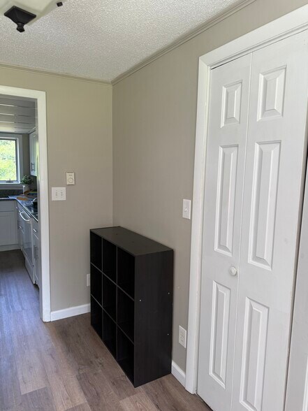 Building Photo - 200 Maple Rd