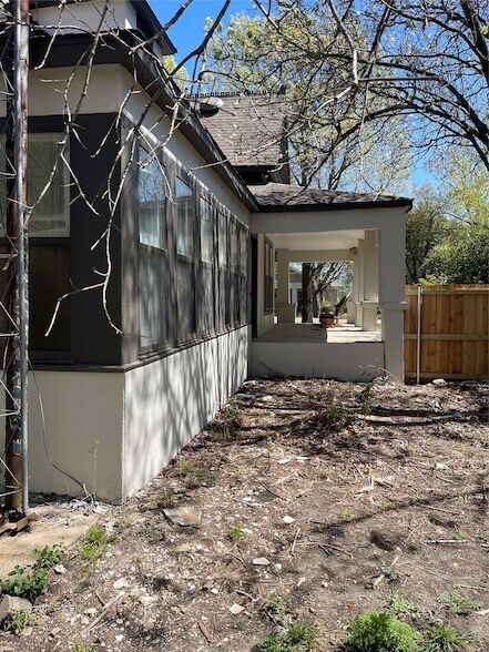 Building Photo - 402 S Pearl St