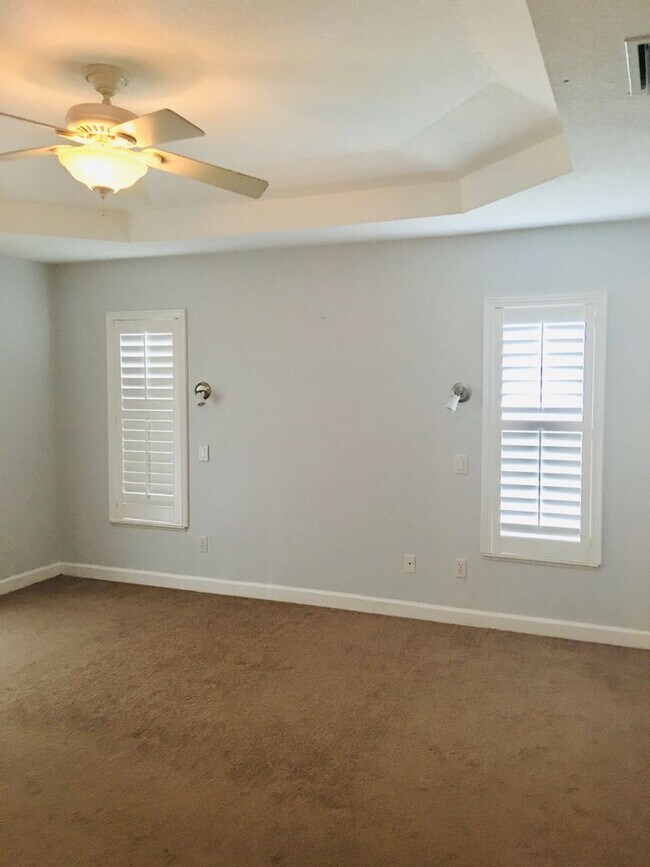 Building Photo - 310 Shady Ln