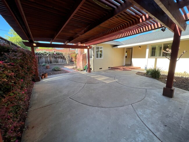 Building Photo - WILLOW GLEN - Beautiful home with updated ...