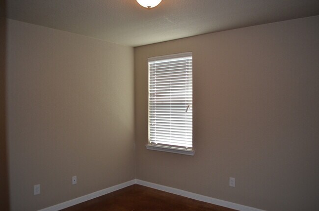 Building Photo - 1800Tru