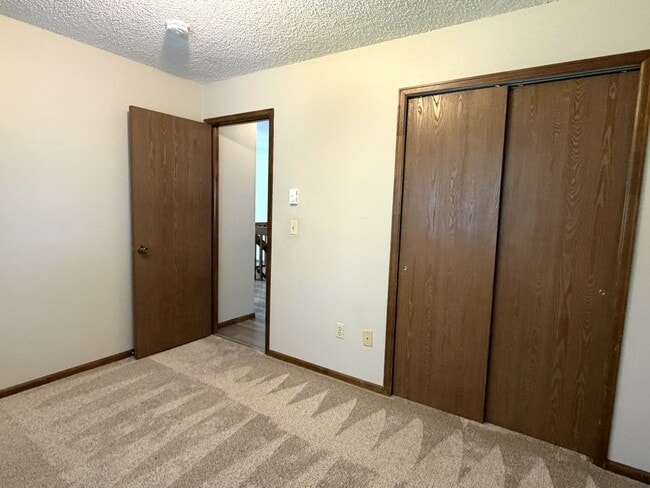 Building Photo - 2013 Custer Dr