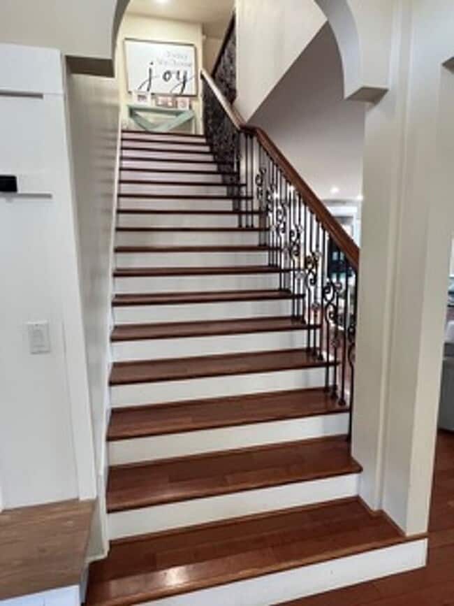 Building Photo - Very Spacious 6 bedroom home with amazing ...