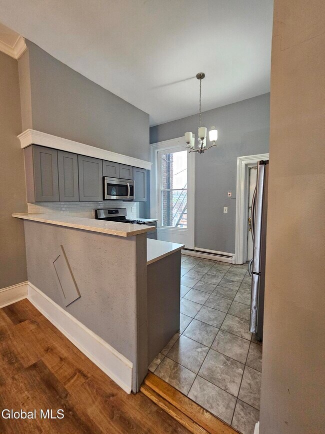 Building Photo - 32 1st St