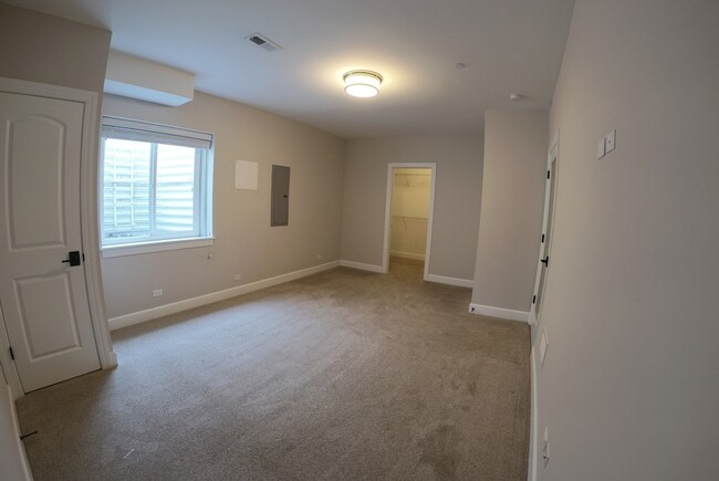 Building Photo - 10750 Clock Tower Dr