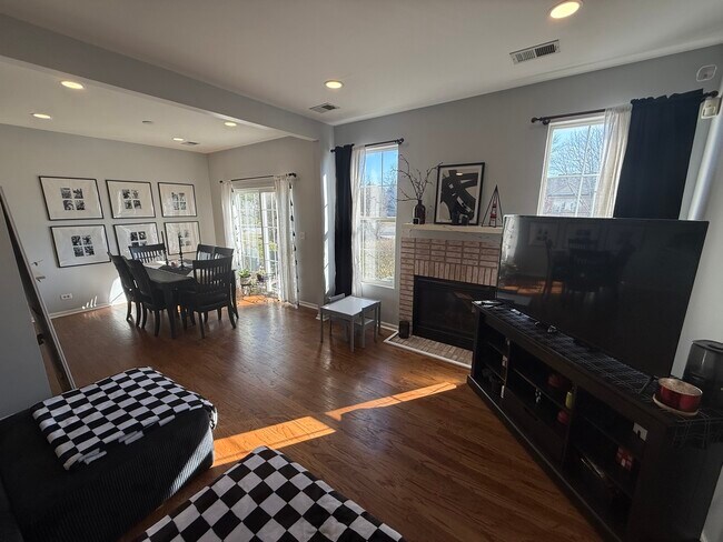 Building Photo - 610 Lakeridge Ct