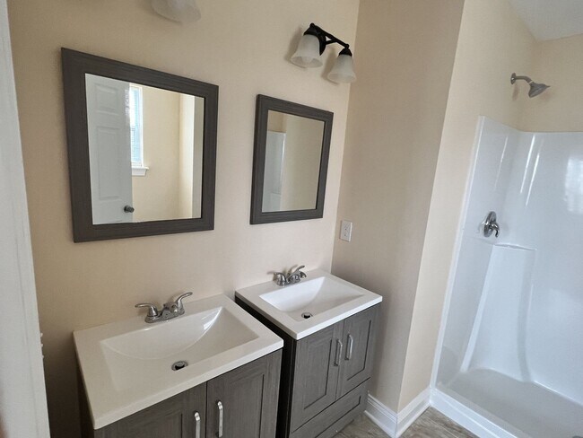 Building Photo - Stunning, Modern 4-Bed / 2.5-Bath Home for...