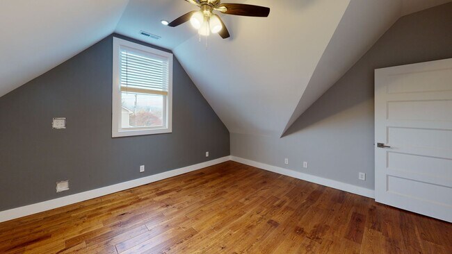 Building Photo - 5BR/3BA Unit in Fort Sanders Duplex | Walk...