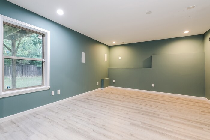 Building Photo - 4235 Sir Dixon Dr