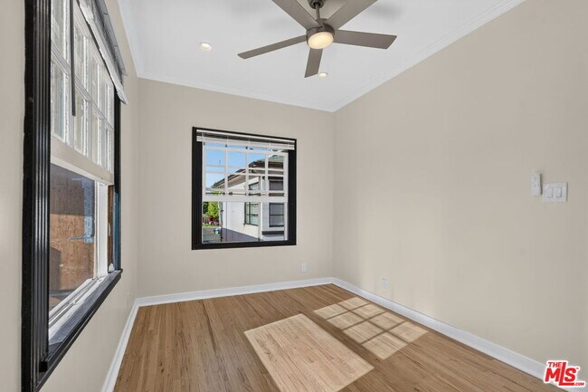 Building Photo - 215 S Gale Dr