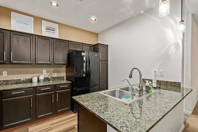 Building Photo - 123 N Washington St