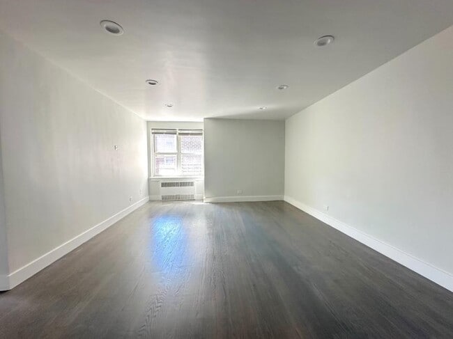Building Photo - 1 bedroom in WOODSIDE NY 11377