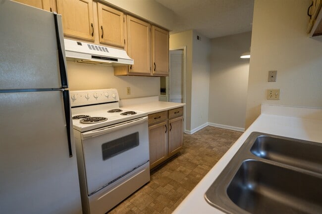 Building Photo - 2333 Parrot Ln