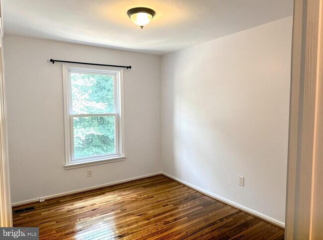 Building Photo - 6223 Rathlin Dr