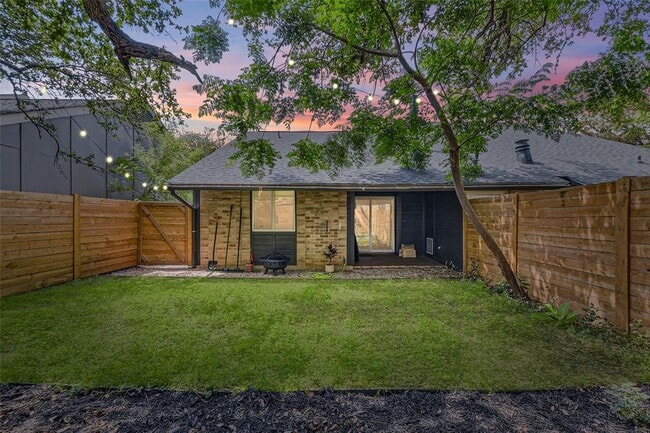 Building Photo - 6807 Woodhue Dr