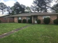 Building Photo - 502 Magnolia St