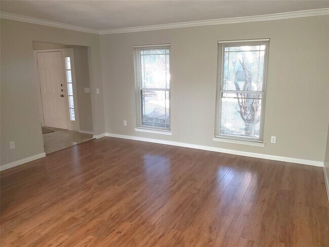 Building Photo - 2111 Aberdeen Dr