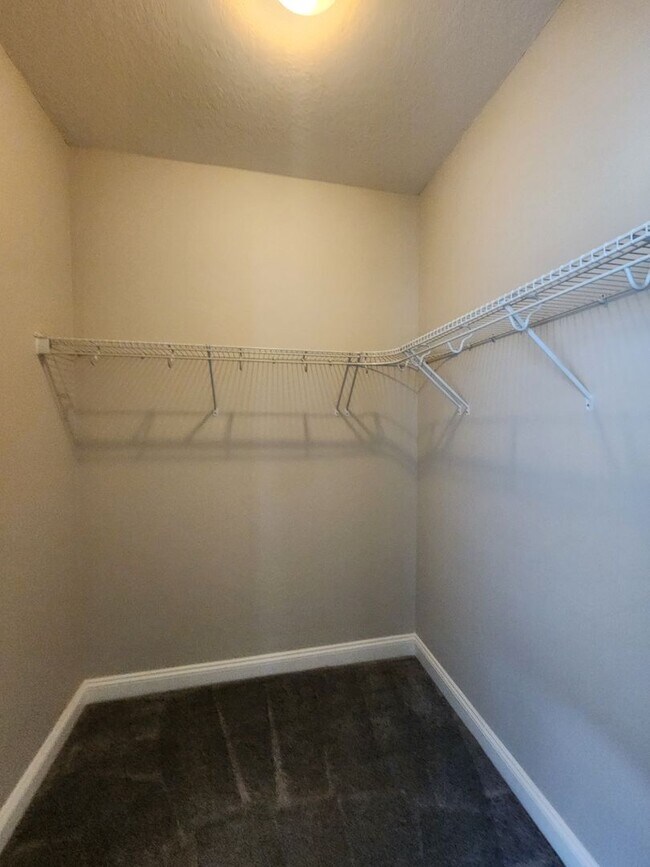 Building Photo - Spacious 4BD/2BA Home in Hahira with Screened Porch & Above Ground Pool!