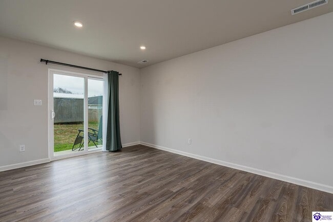 Building Photo - 138 Red Hawk Dr