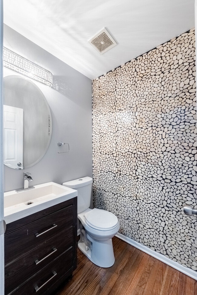 Building Photo - 438 Rachel Cir