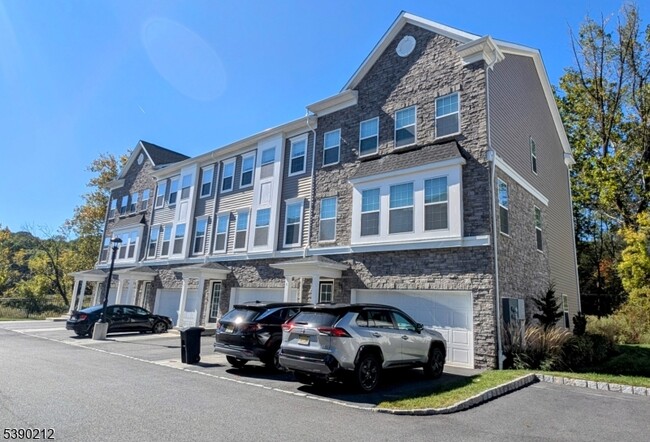 Building Photo - 6 McCluskey Pl