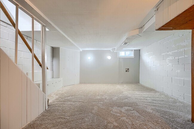 Building Photo - 2230 Coralthorn Rd