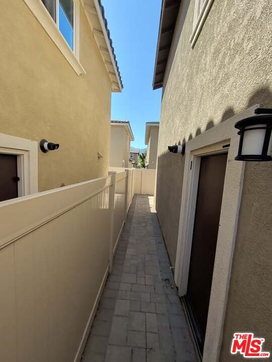 Building Photo - 295 Fuerte Dr