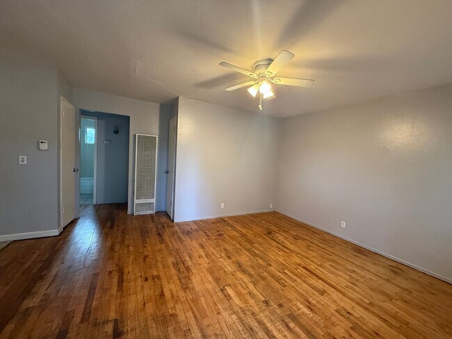 Building Photo - 730-734Hemlock st