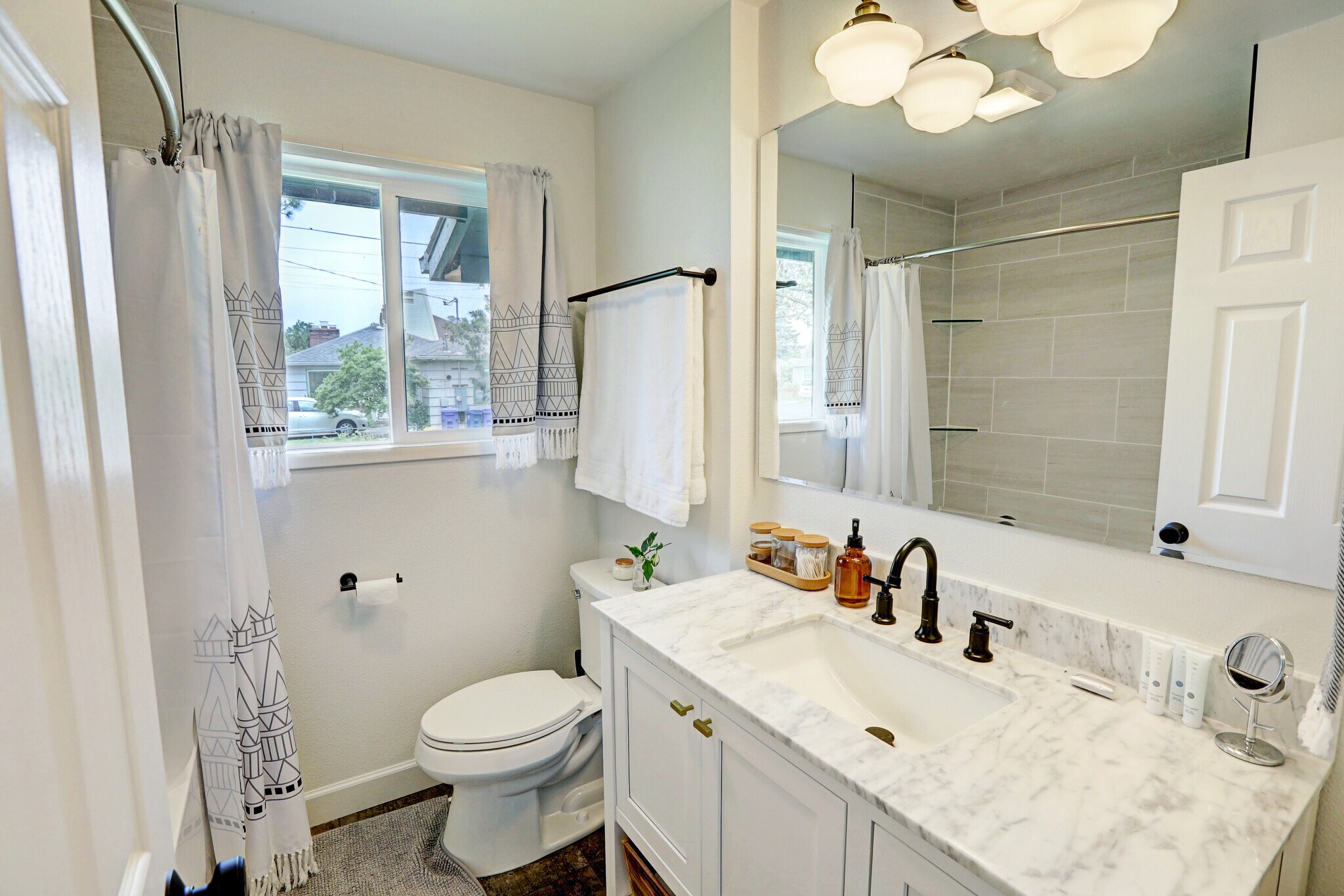 Building Photo - 2630 NE 111th Ave