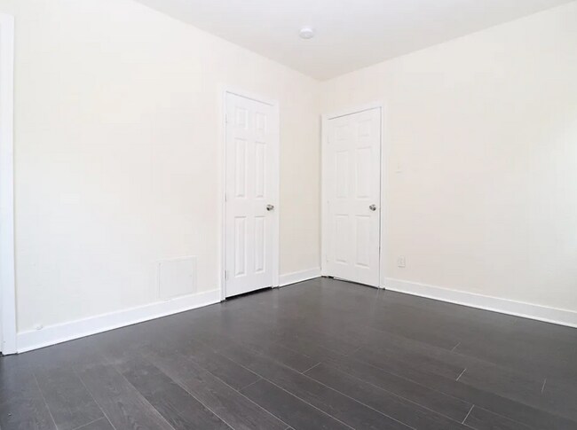 Building Photo - COMING SOON - 1-Bedroom Apartment with In-...