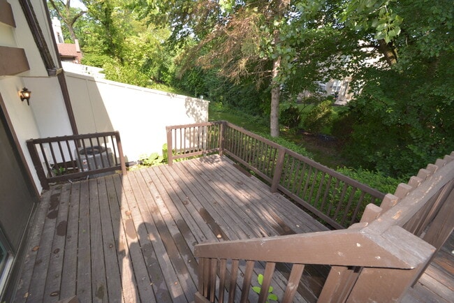 Building Photo - 183 Cascade Dr
